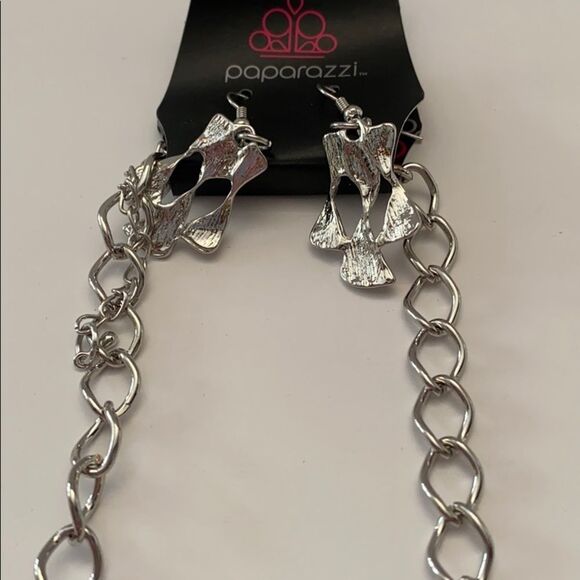 Paparazzi Womens Necklace Silver colored Rhinestone Bling Statement Fashion - Picture 7 of 7